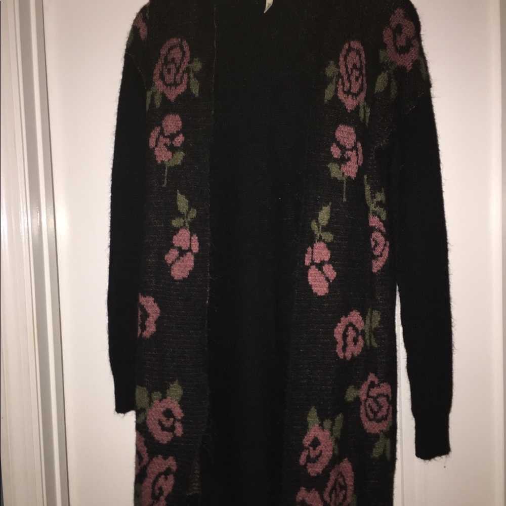 Black and red roses on a sweater by Frenchi